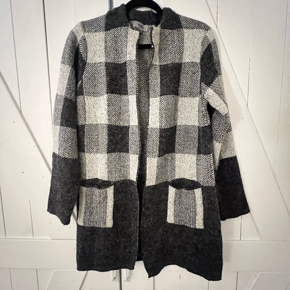 Gorgeous sweater great condition. - Picture 3 of 5